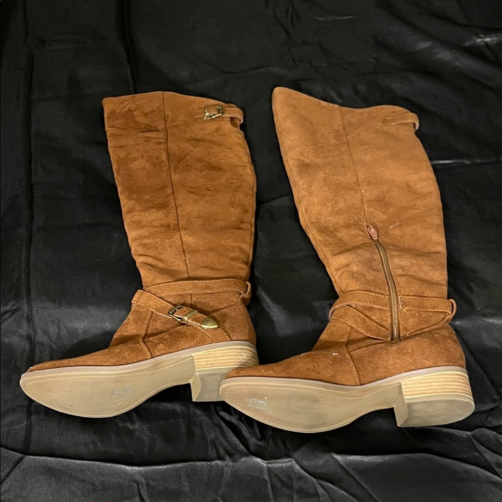 Stylish Tan Knee-High Women's Boots